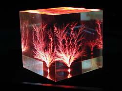 Cube lit by LP3 - Red